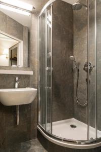 hotel de la porte doree