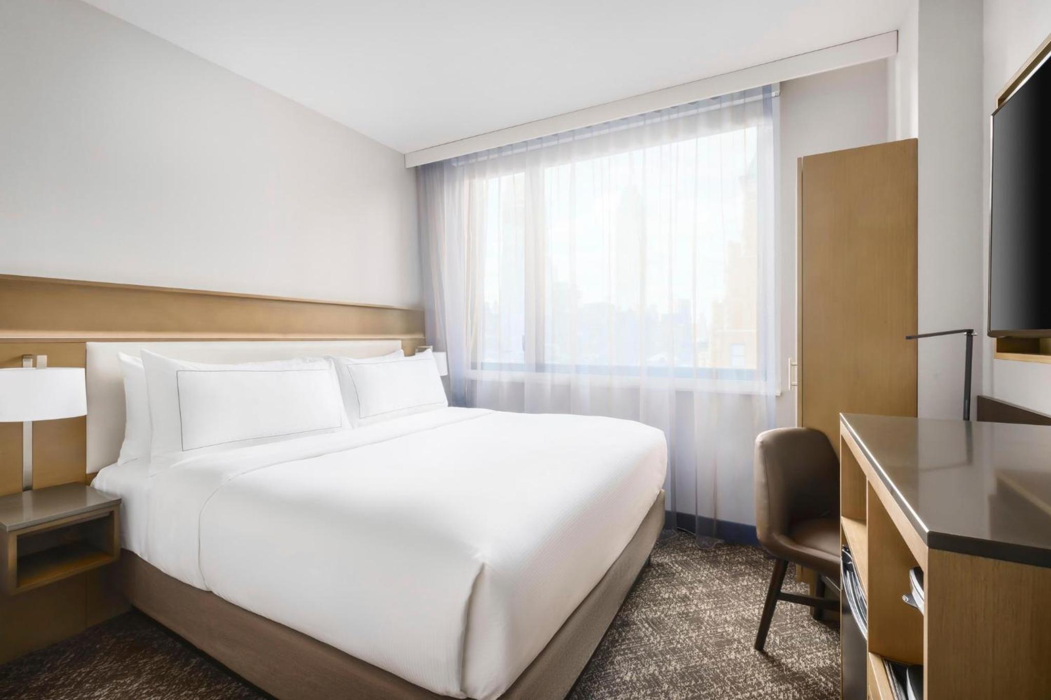 embassy suites newark airport
