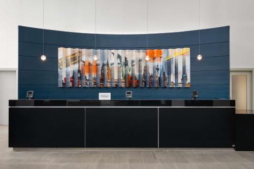 embassy suites newark airport