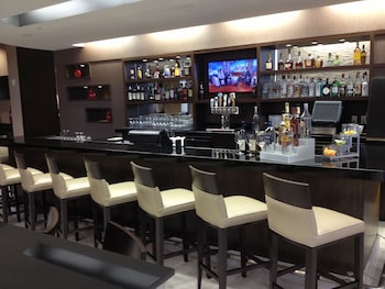 embassy suites newark airport