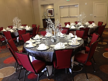 embassy suites newark airport