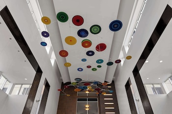 embassy suites newark airport