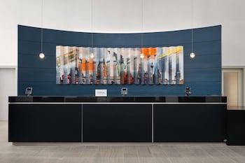 embassy suites newark airport