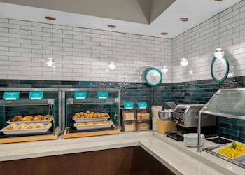 embassy suites newark airport