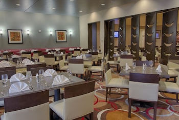 embassy suites newark airport