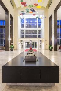 embassy suites newark airport