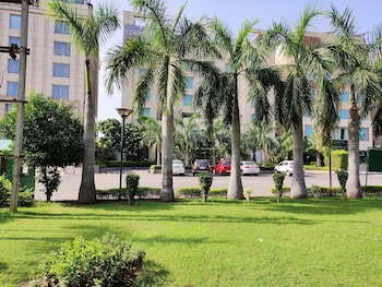 radisson hotel sector 29 gurugram