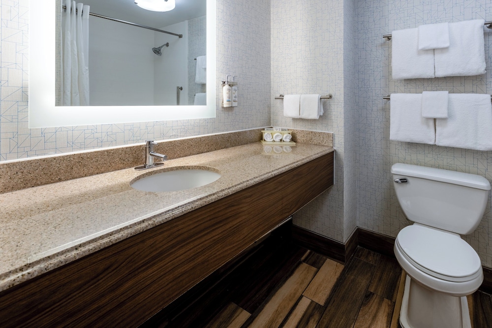 holiday inn express and suites ft washington philadelphia