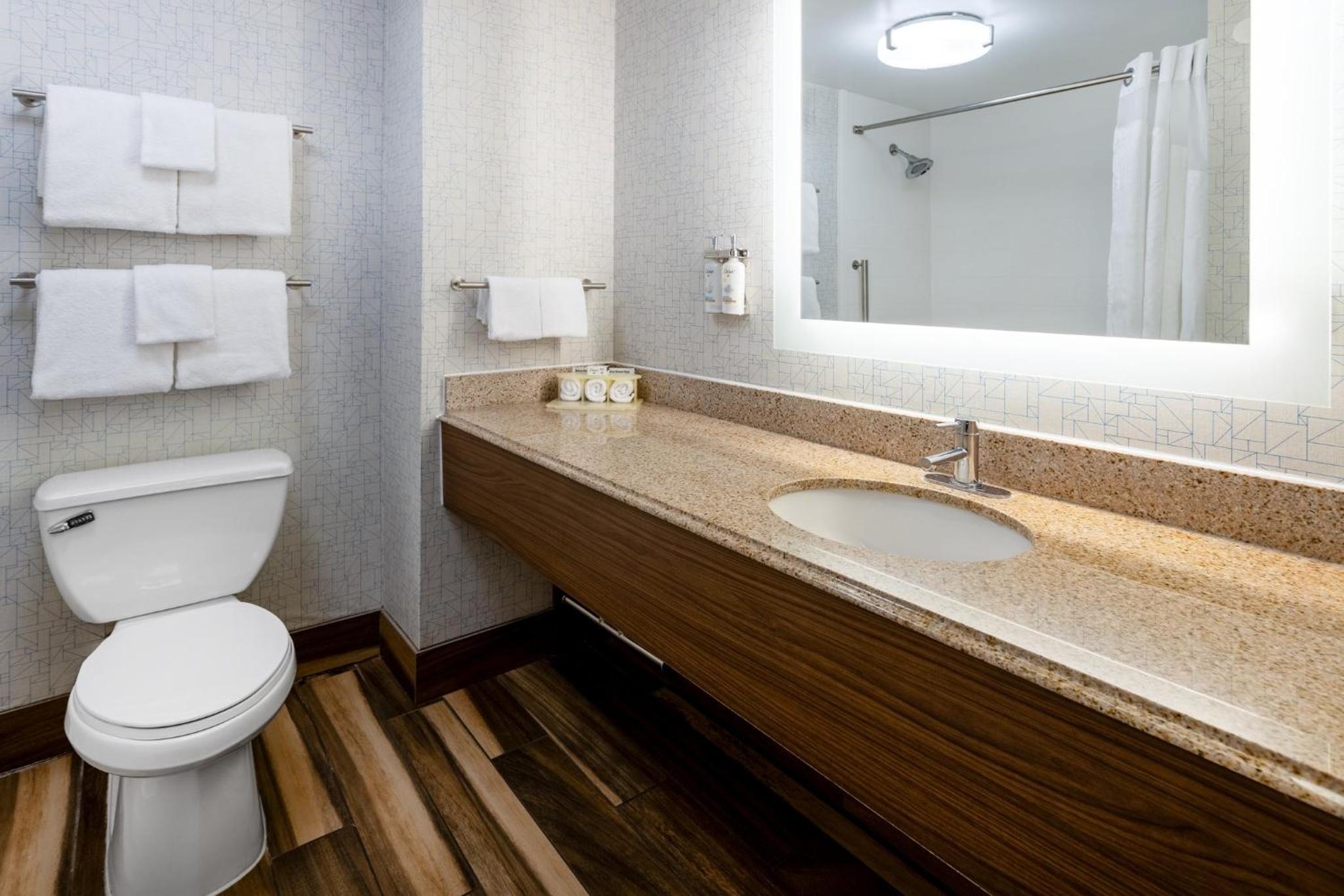 holiday inn express and suites ft washington philadelphia