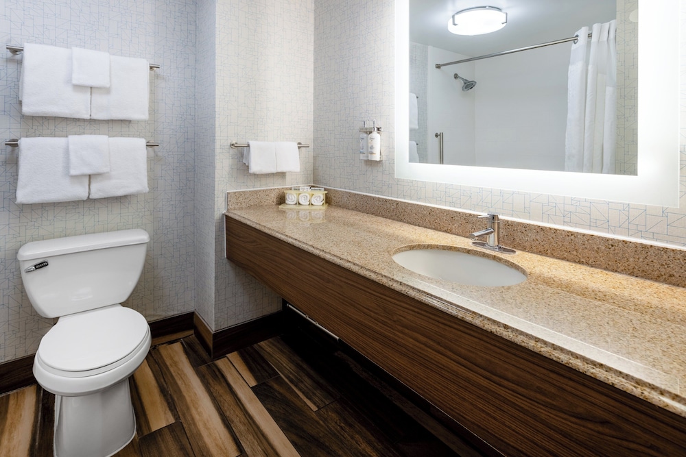 holiday inn express and suites ft washington philadelphia