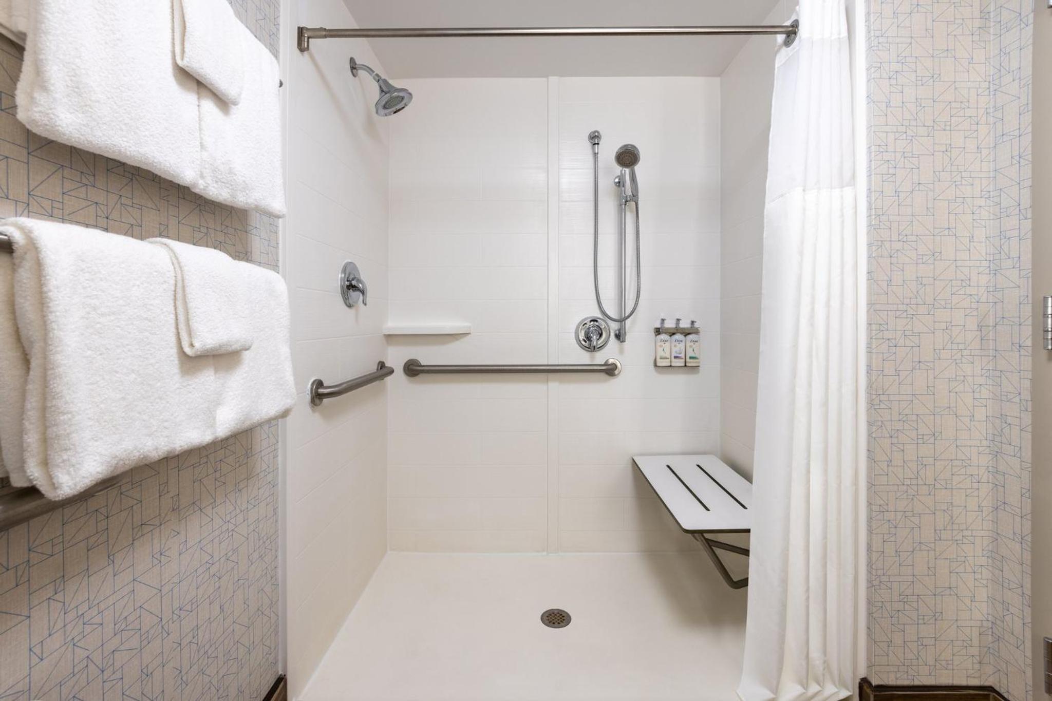 holiday inn express and suites ft washington philadelphia