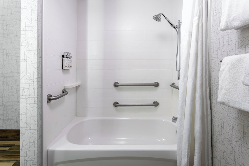 holiday inn express and suites ft washington philadelphia