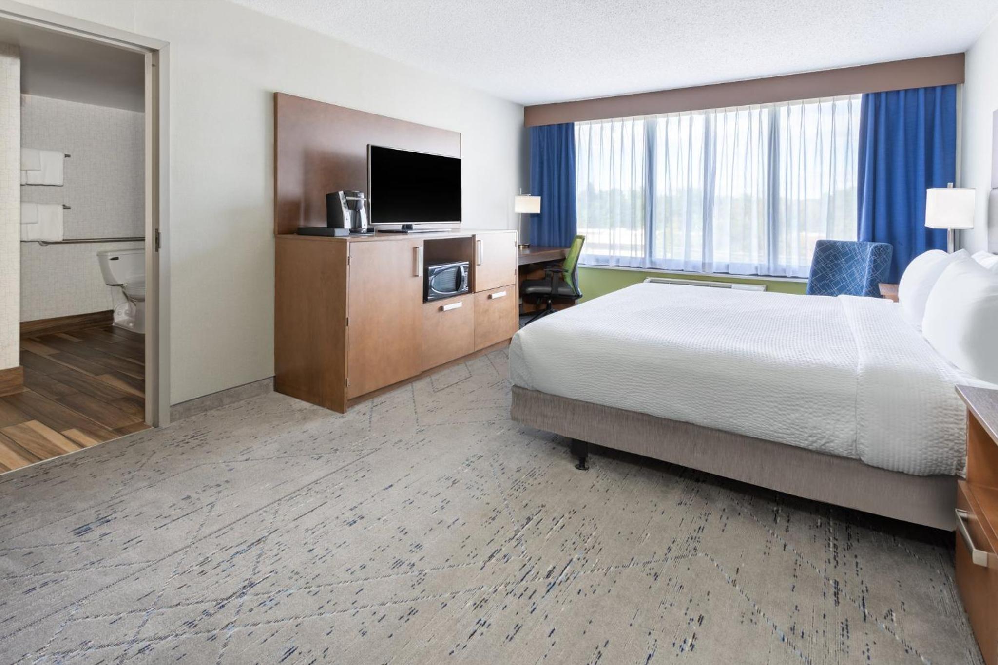 holiday inn express and suites ft washington philadelphia