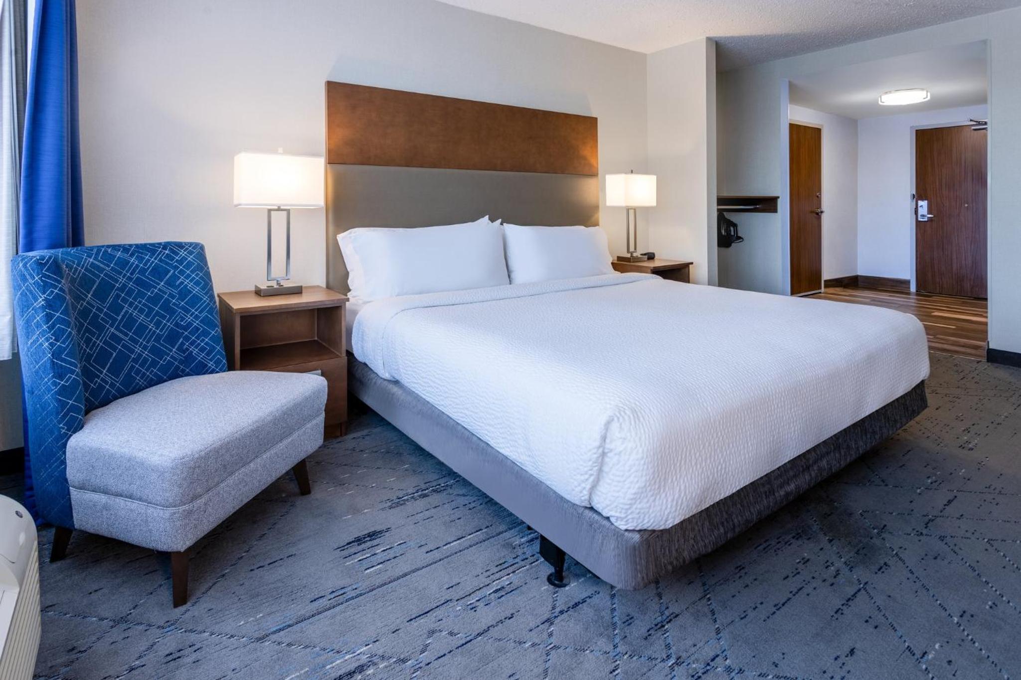 holiday inn express and suites ft washington philadelphia