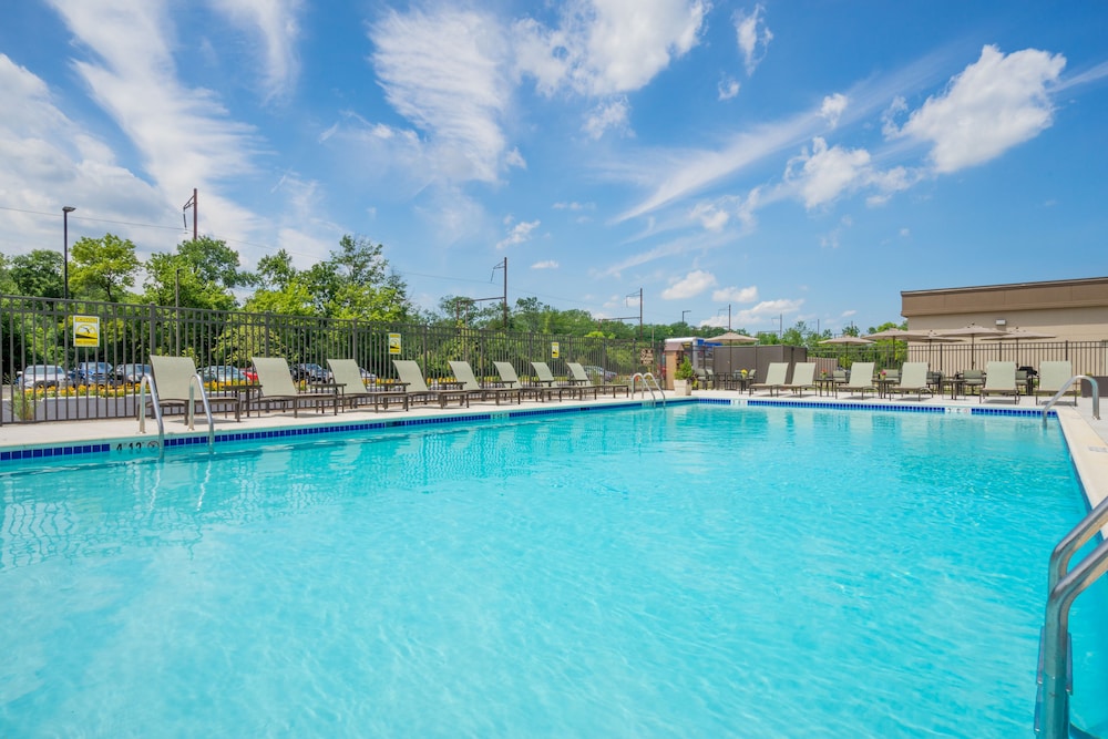 holiday inn express and suites ft washington philadelphia