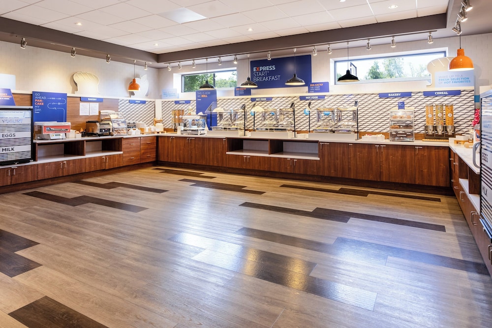 holiday inn express and suites ft washington philadelphia