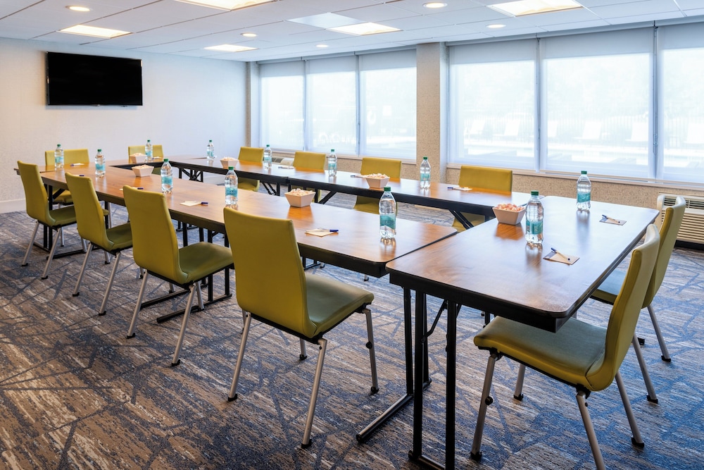 holiday inn express and suites ft washington philadelphia