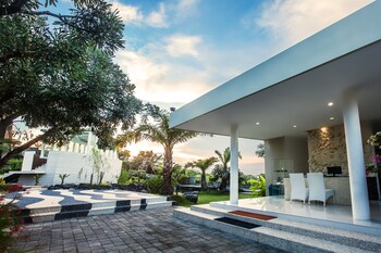 noah villa and chapel