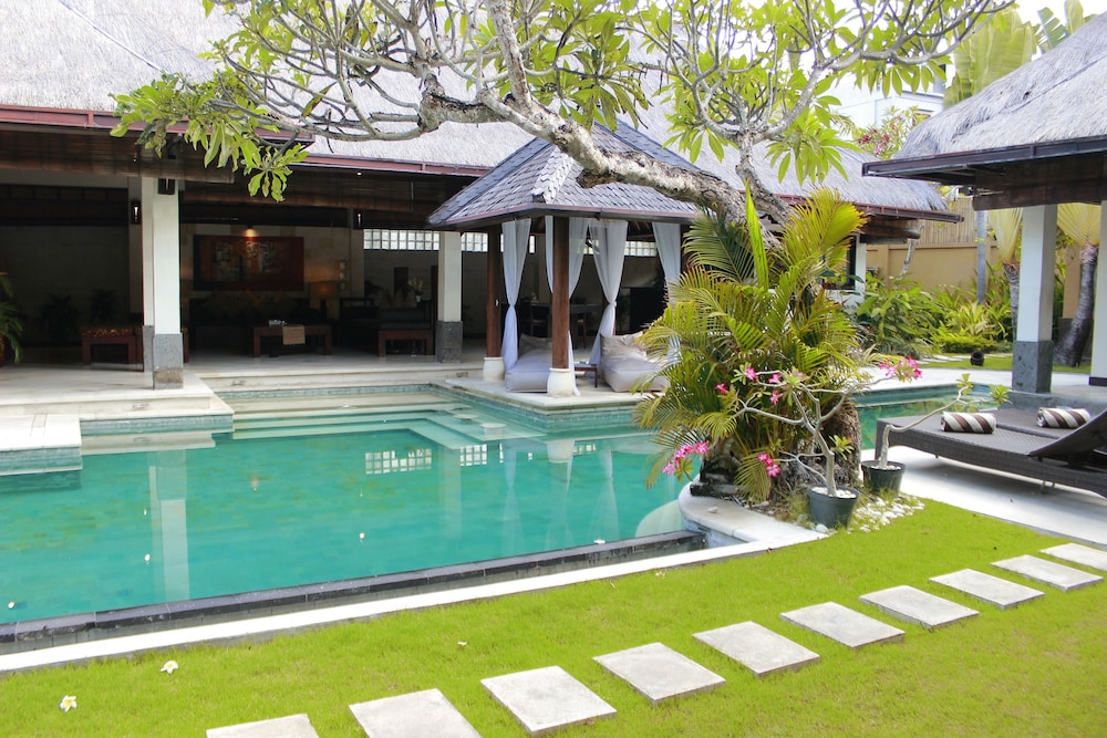 the maya seminyak villas