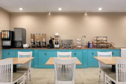 country inn and suites by radisson tampa airport north fl