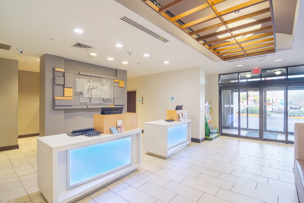 holiday inn express and suites tampa usf busch gardens