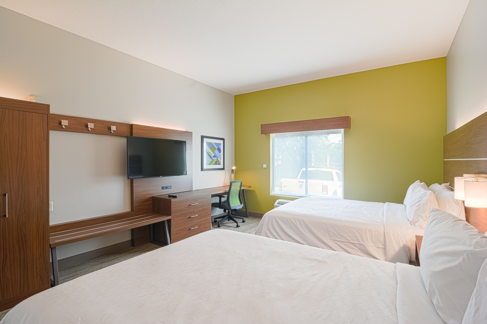 holiday inn express and suites tampa usf busch gardens