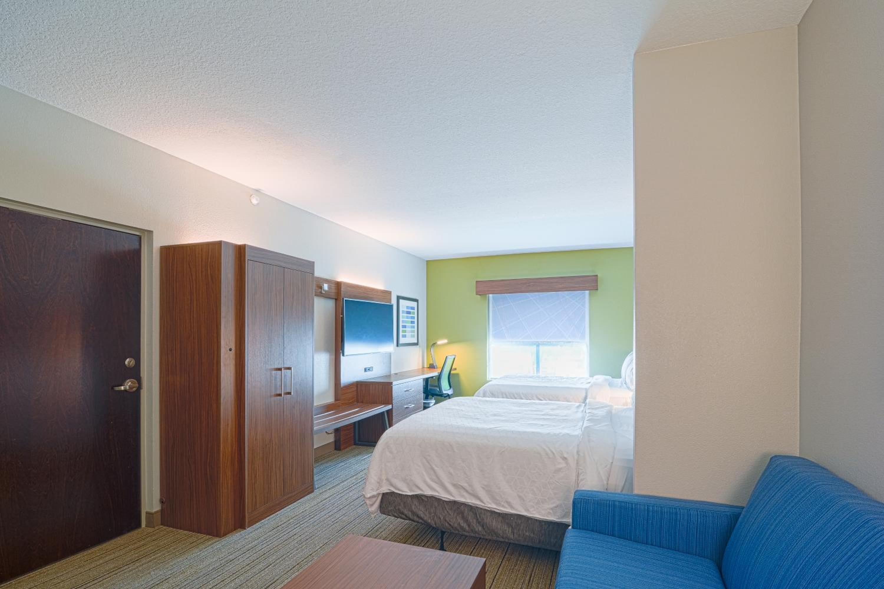 holiday inn express and suites tampa usf busch gardens