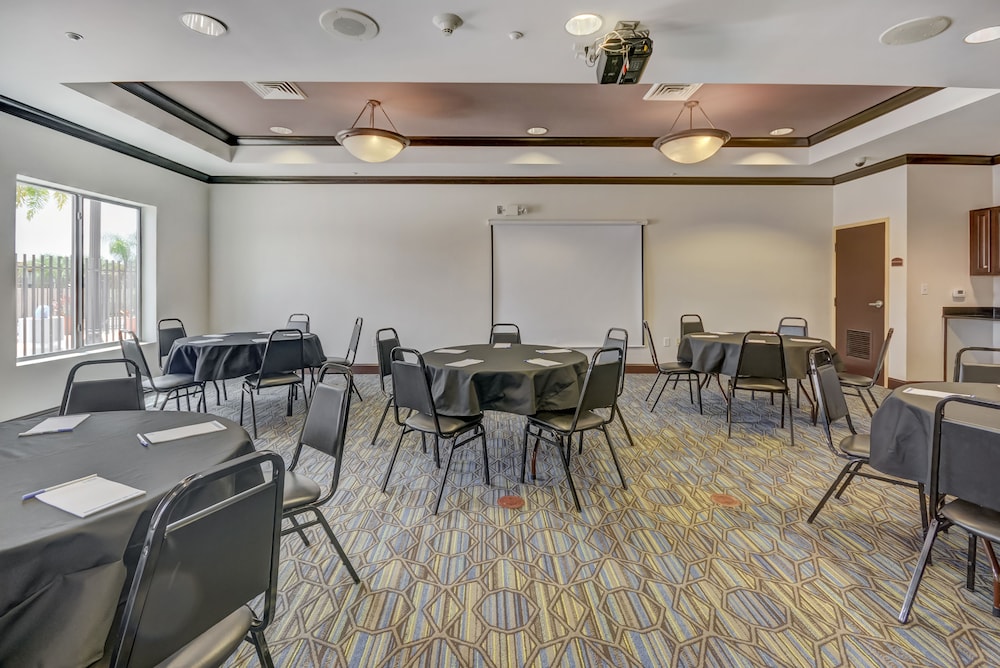 holiday inn express and suites tampa usf busch gardens