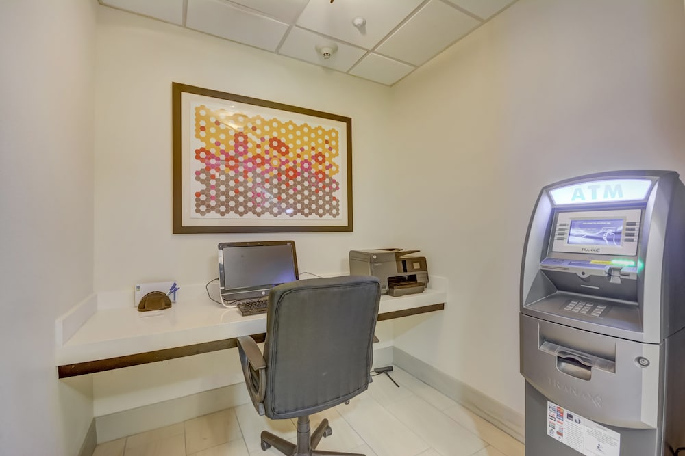 holiday inn express and suites tampa usf busch gardens
