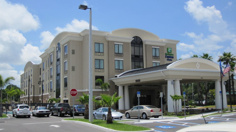 holiday inn express and suites tampa usf busch gardens
