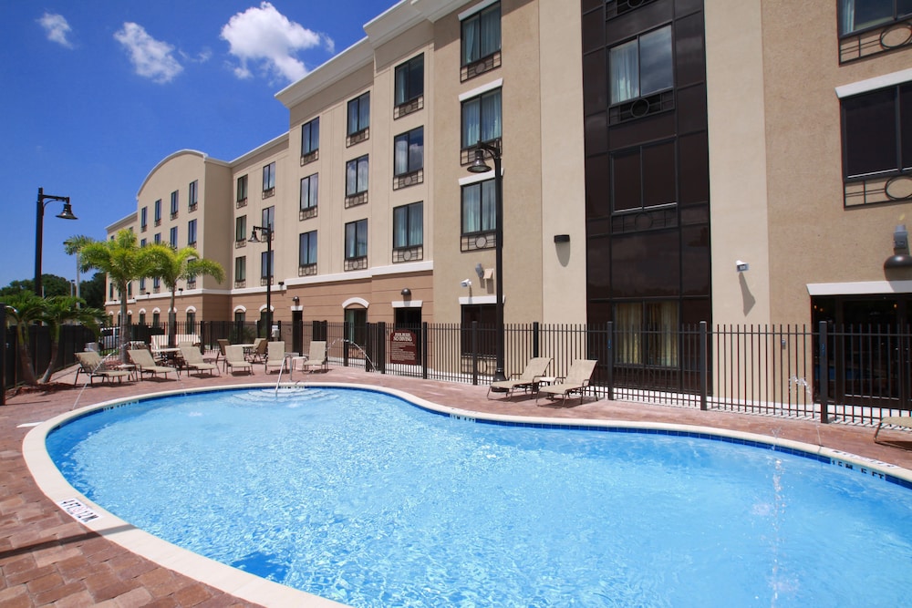 holiday inn express and suites tampa usf busch gardens