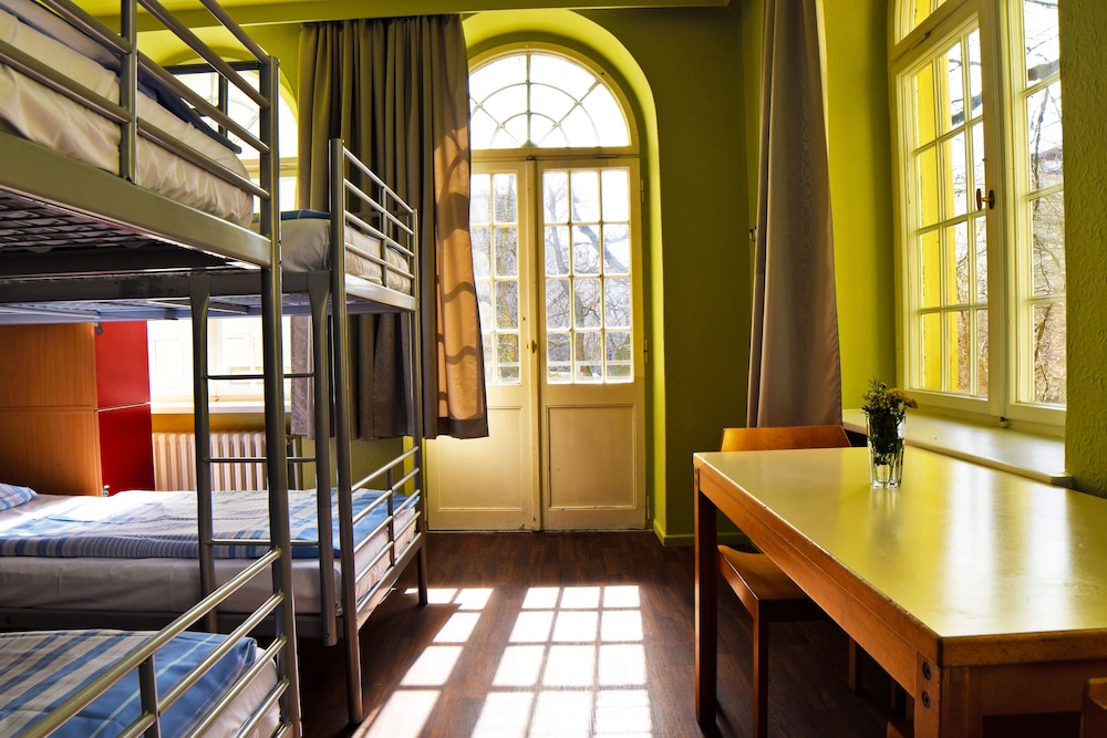 amstel house hostel berlin