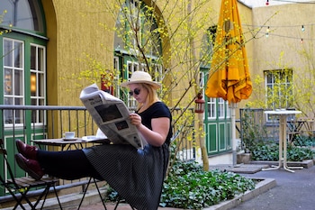 amstel house hostel berlin