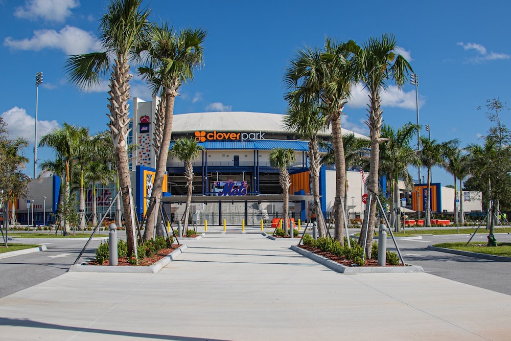 holiday inn express and suites port st lucie west