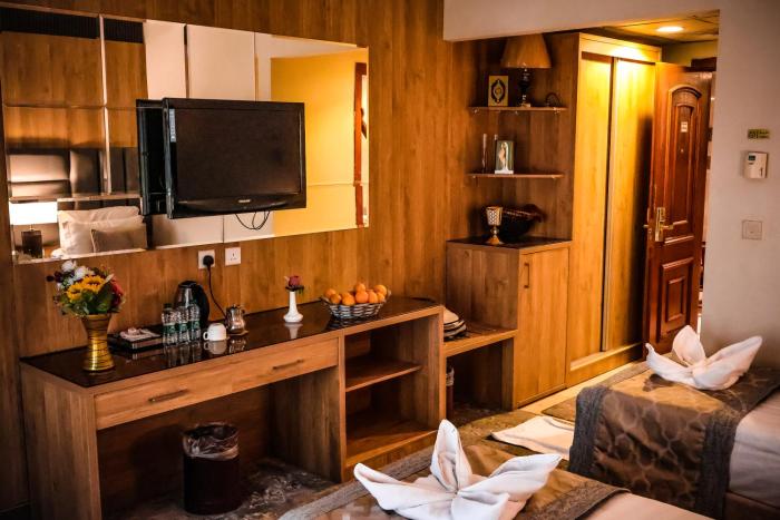 zowar international hotel