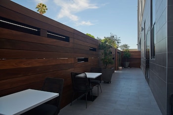 hampton inn and suites los angeles sherman oaks