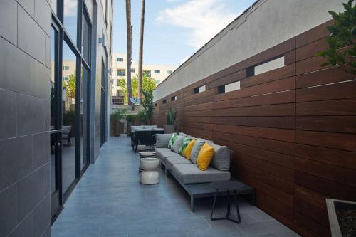 hampton inn and suites los angeles sherman oaks