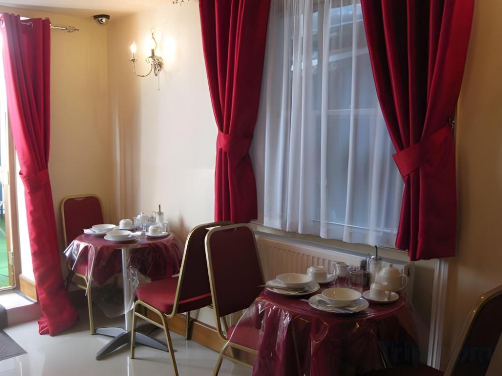 glendale hyde park hotel