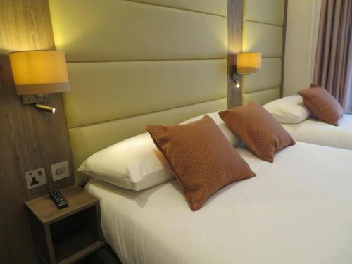 glendale hyde park hotel