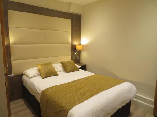 glendale hyde park hotel