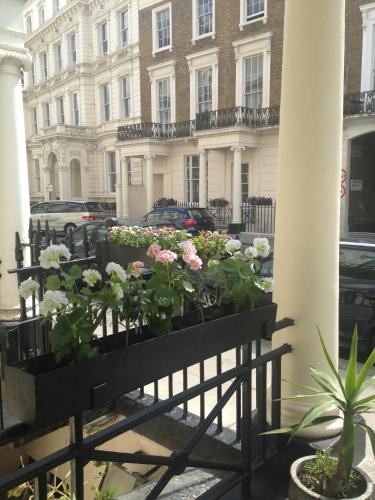 glendale hyde park hotel