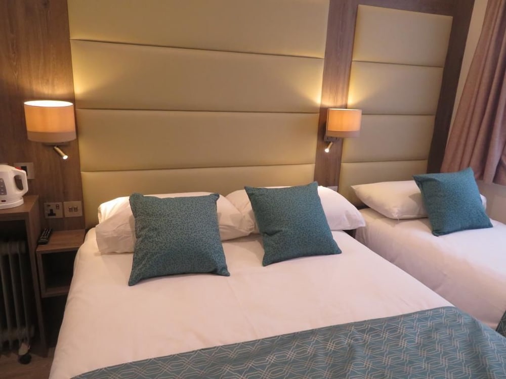 glendale hyde park hotel