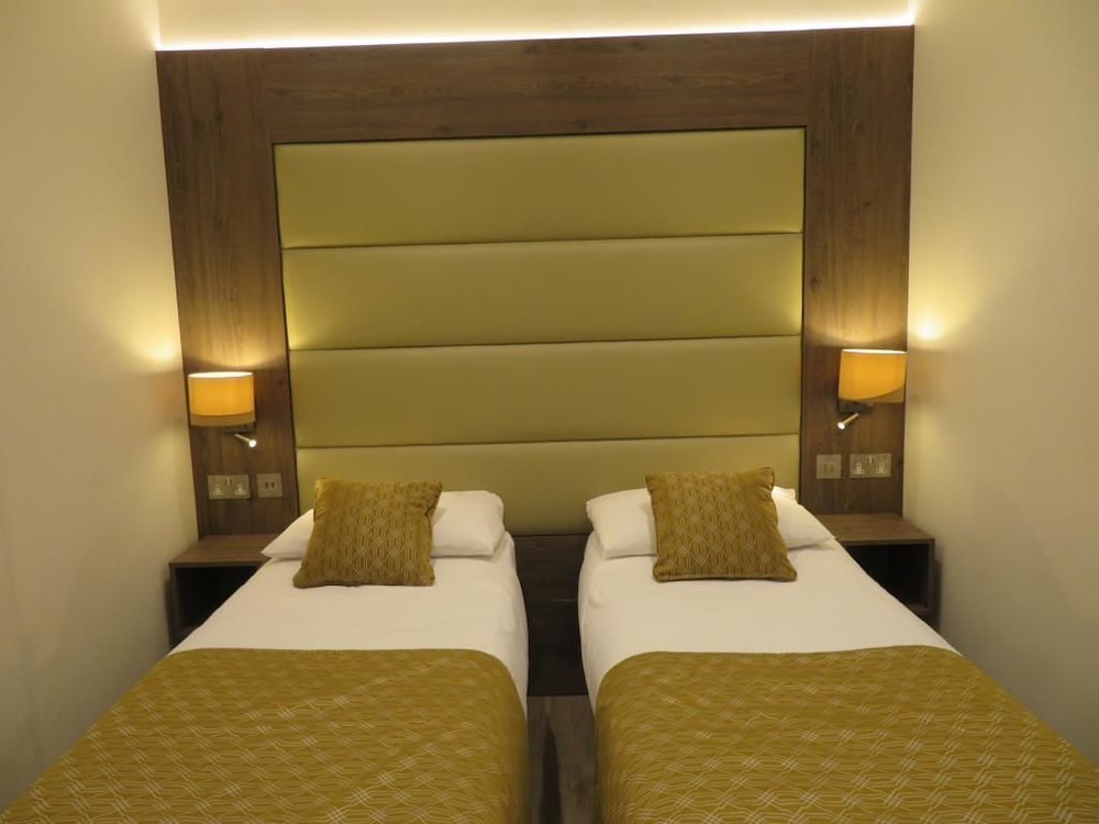 glendale hyde park hotel