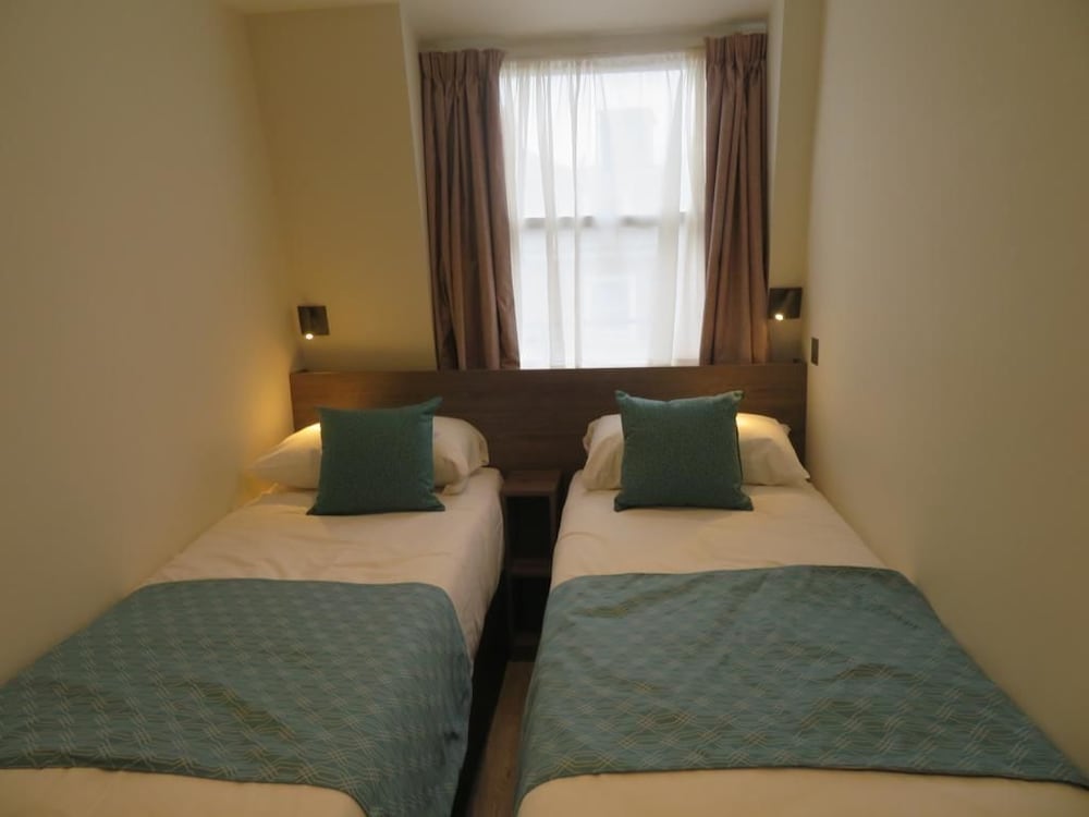 glendale hyde park hotel