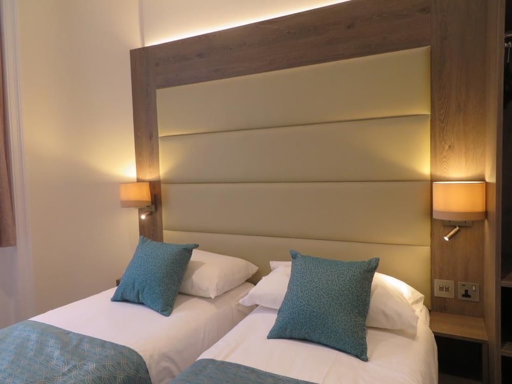 glendale hyde park hotel