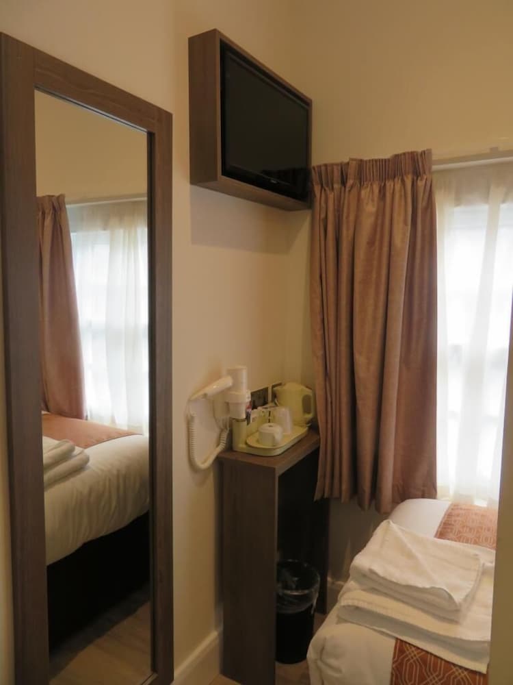 glendale hyde park hotel