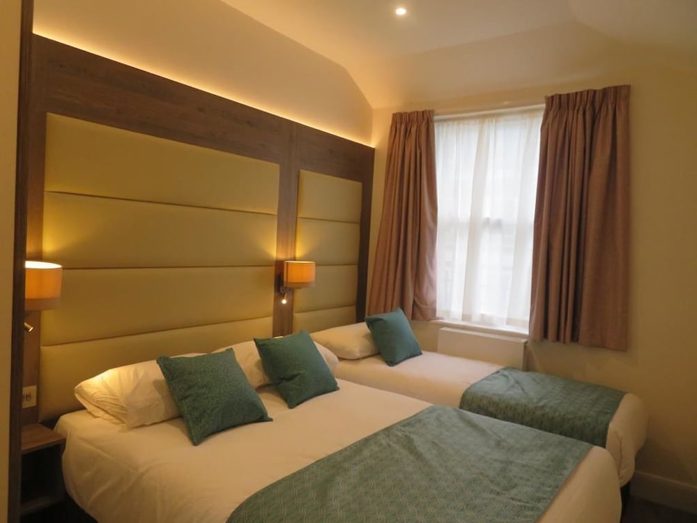 glendale hyde park hotel