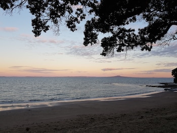 whangaparaoa lodge motel