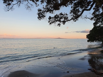 whangaparaoa lodge motel