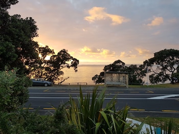 whangaparaoa lodge motel